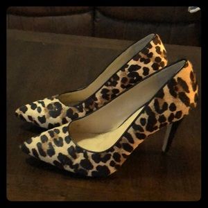 Leopard print pumps